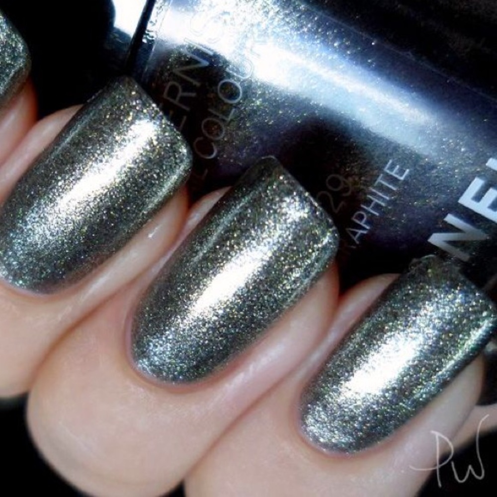 Chanel Nail Colour - 529 Graphite